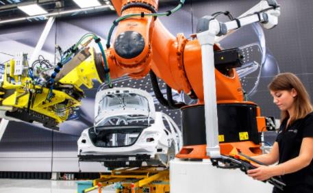 人民日报:机器人产业发展日新月异,奋进十年,新时代画卷已开启